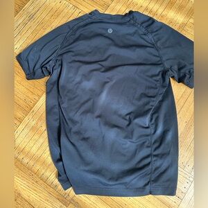 Men’s Lulu lemon tee